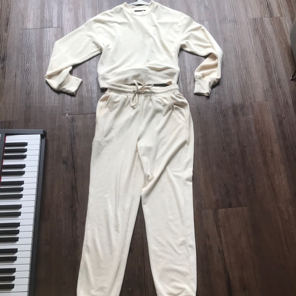 Kittenish Brie Velvet Jogger set